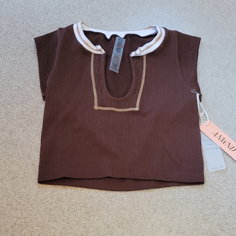 ANWND Chocolate Ribbed Crop Top Size M/L